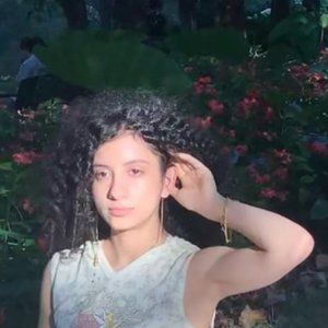 Meet your Posher, Thalia